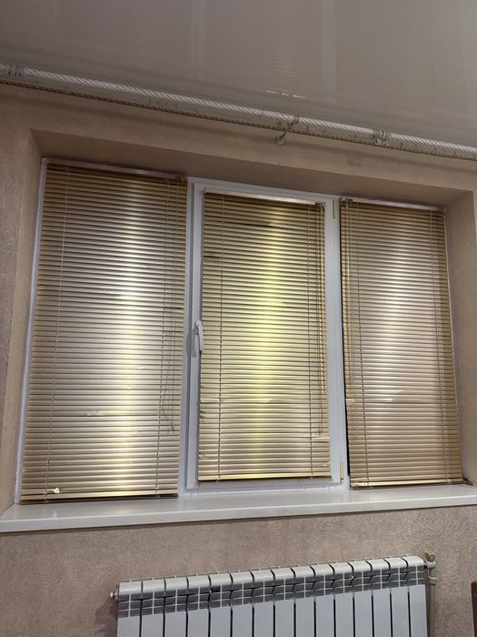 Продам жалюзі  на 2 вікна