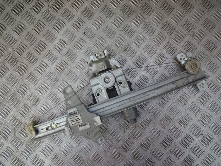 Toyota Avensis T22 97-00 podnośnik lewy przód przedni