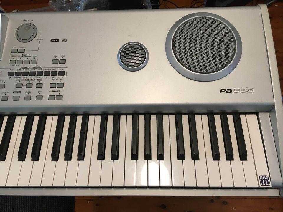 Цифрове піаніно KORG PA-588