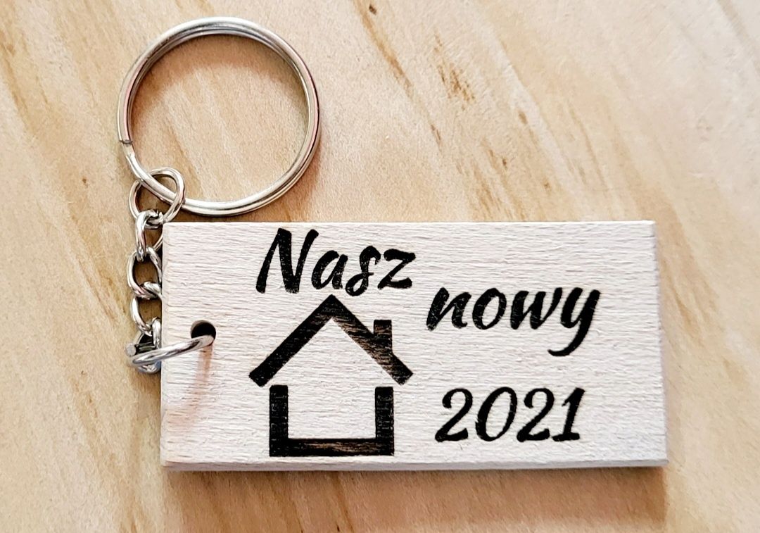 Breloczek do kluczy Nowy Dom Brelok z łańcuszkiem personalizowany