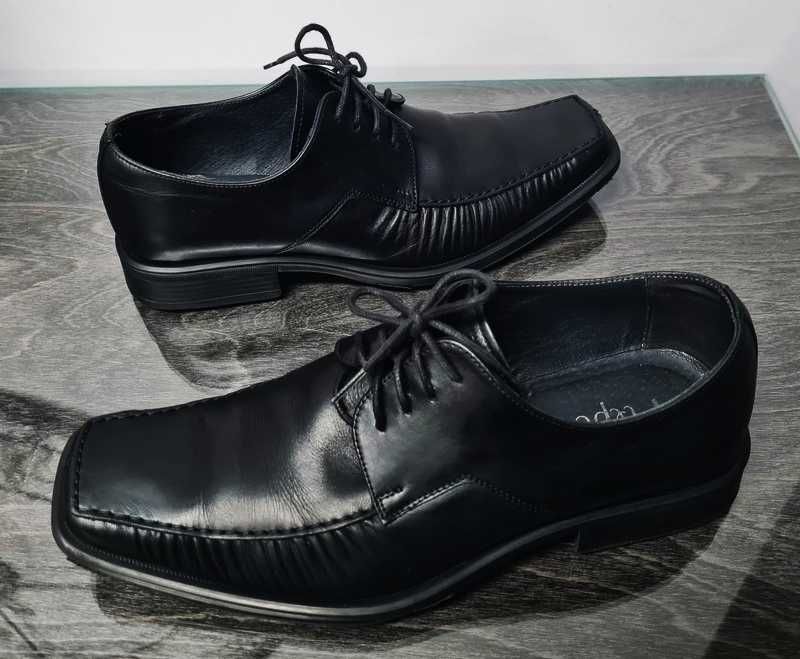 Czarne wizytowe buty firmy PILPOL w rozm. 39