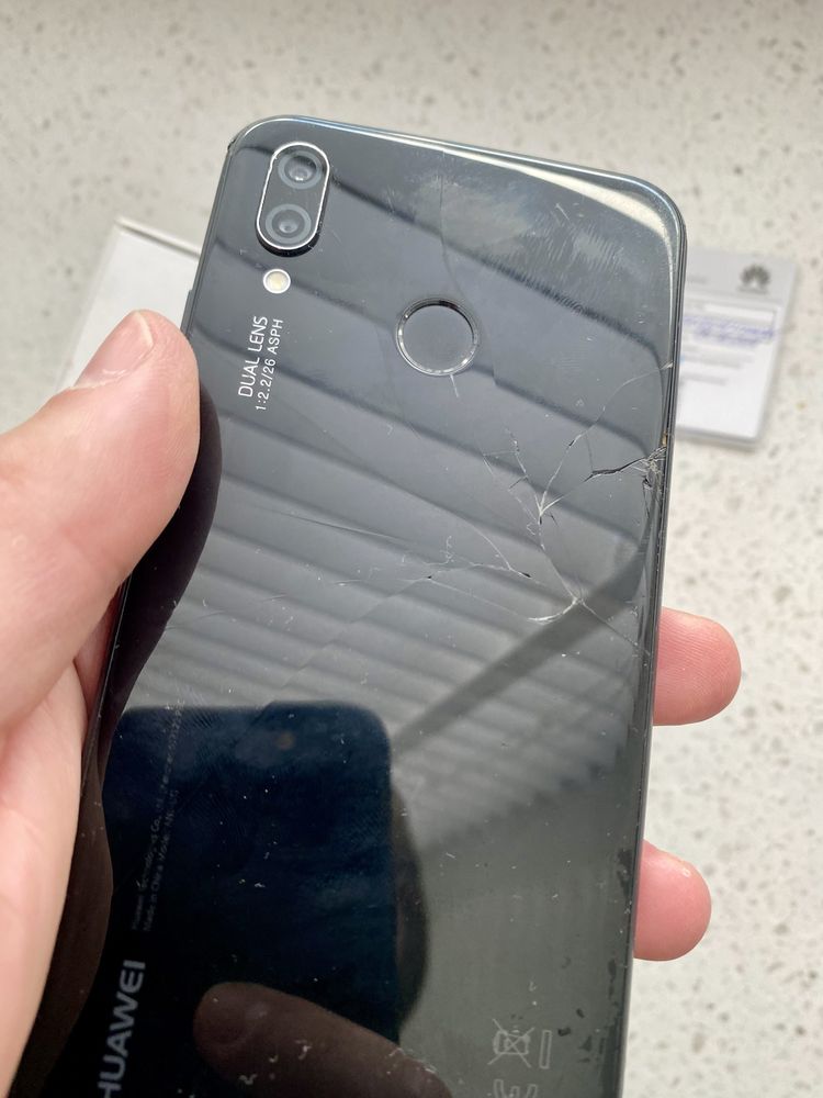 Телефон Huawei p20 lite