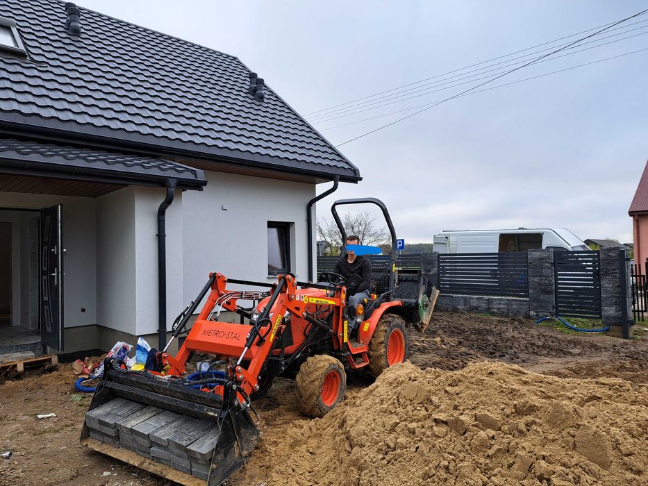 Rozwożenie ziemi, usługi traktorkiem z ładowaczem, trawniki