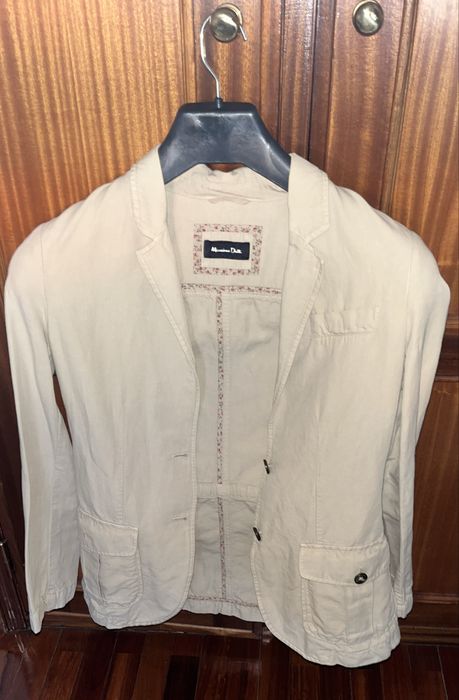 Casaco da Massimo Dutti, de cor cru, em linho, nº36