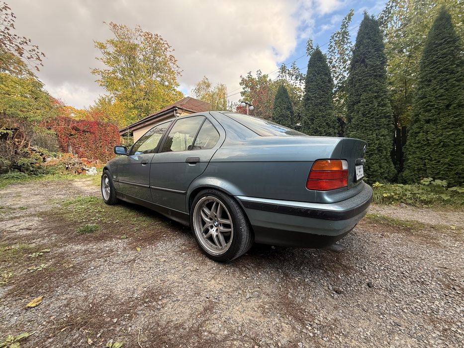 Продам BMW e36 320i