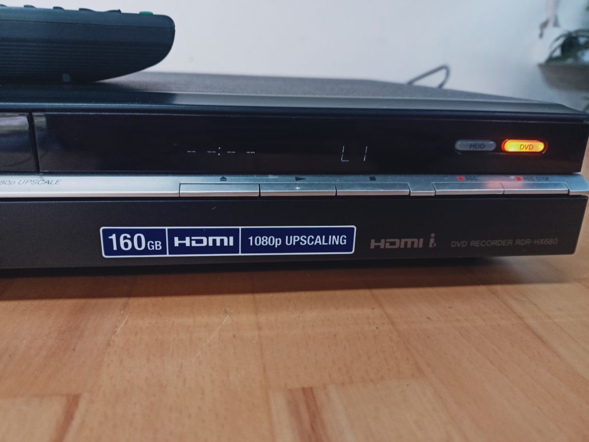 Sony DVD z nagrywarką RDR-H680.