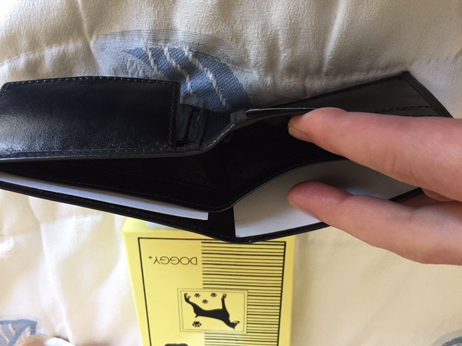 Carteira em pele Doggy nova