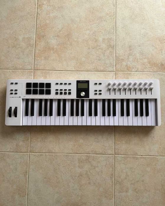 Arturia KeyLab Essential 3 – 49 teclas (Branco) – Como novo
