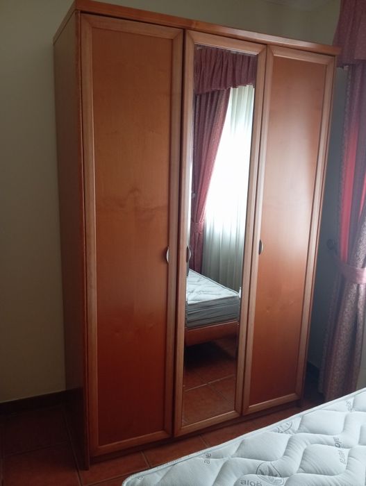 Mobília de quarto folha cerejeira.