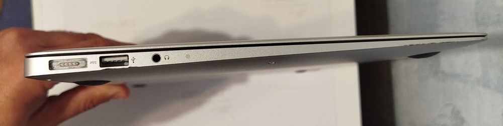 Продам MacBook Air 13 2013 i5 4/256 Gb