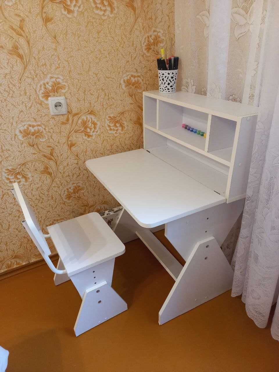 Письменный стол (парта)