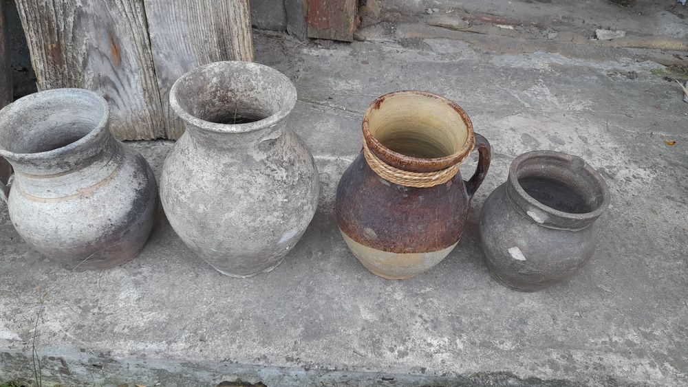 Горшок глиняний .