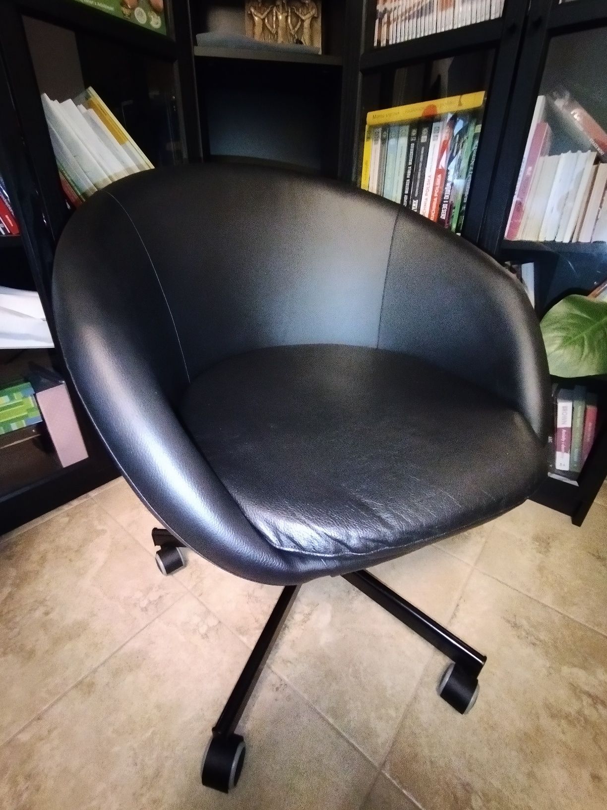 Krzesło biurowe Ikea Skruvsta czarne