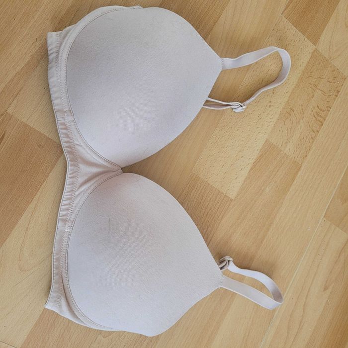 Biustonosz beżowy 70E agielskiej firmy Marks&Spencer