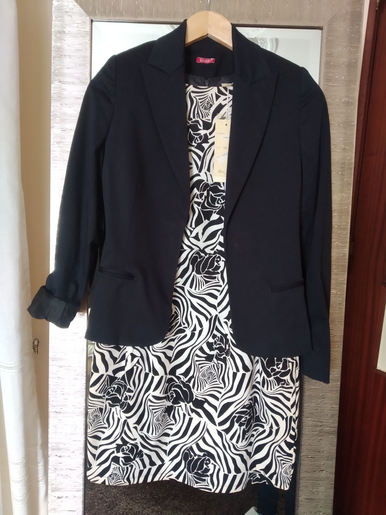 Vestido com etiqueta e blazer S/M