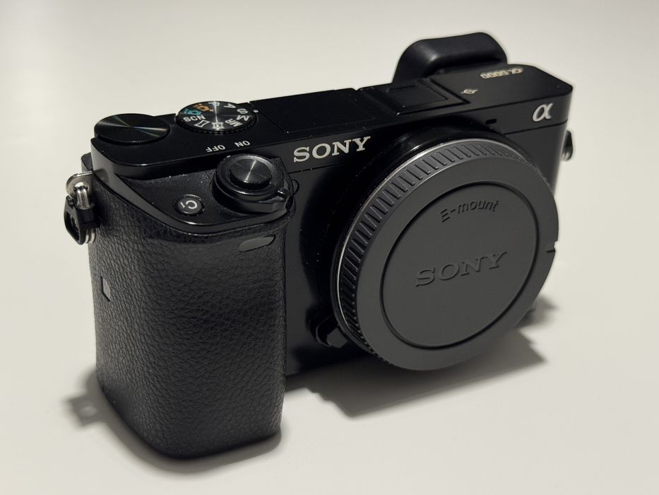Sony A6000 + obiektyw kitowy 16-50mm OSS
