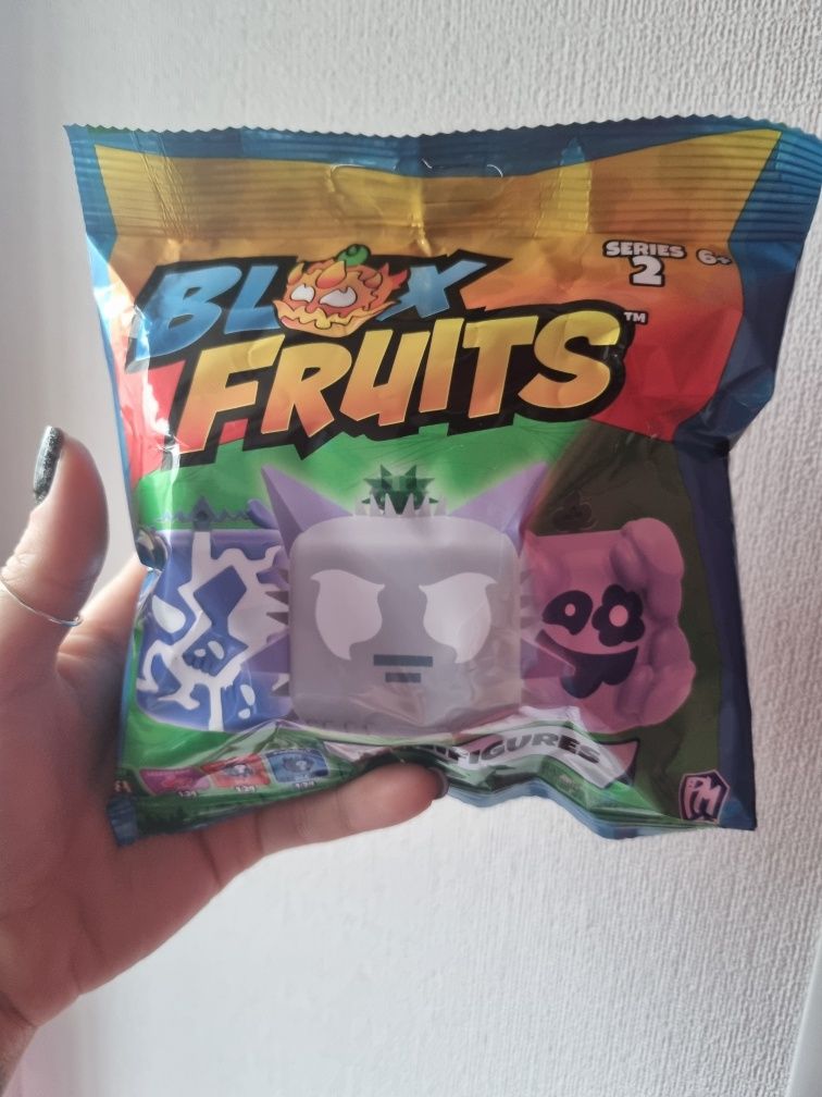 BLOX FRUITS Мініфігурка 2 cepiя з кодом DLC
KOLOM DLC