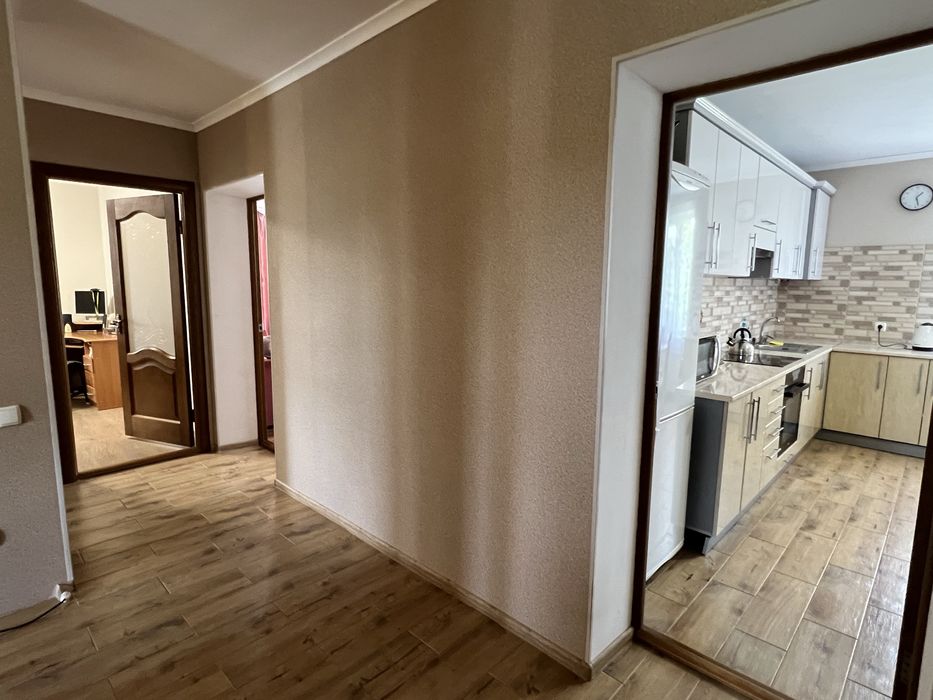 Продам чудовий новий будинок з ремонтом в затишному місці!