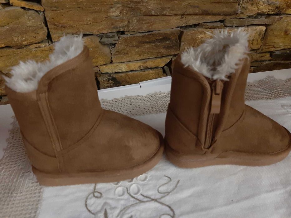 Bota nova forrada com pelo da Saxoo Blue