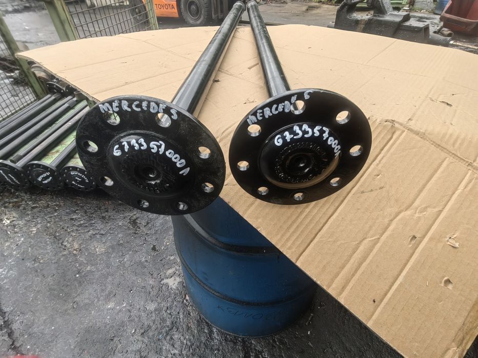 Półoś tylnego mostu Mercedes 814