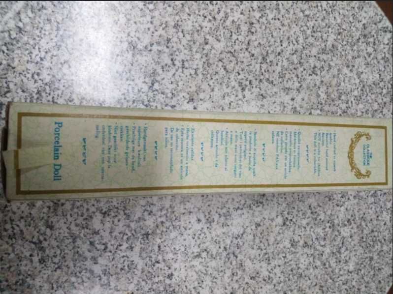 Boneca de porcelana da coleção Classique