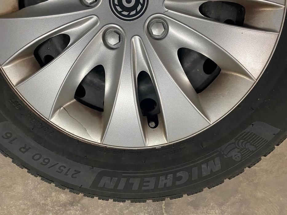 Opony zimowe michelin alpin6 215/60 r16 99T plus felgi stalowe 16”.