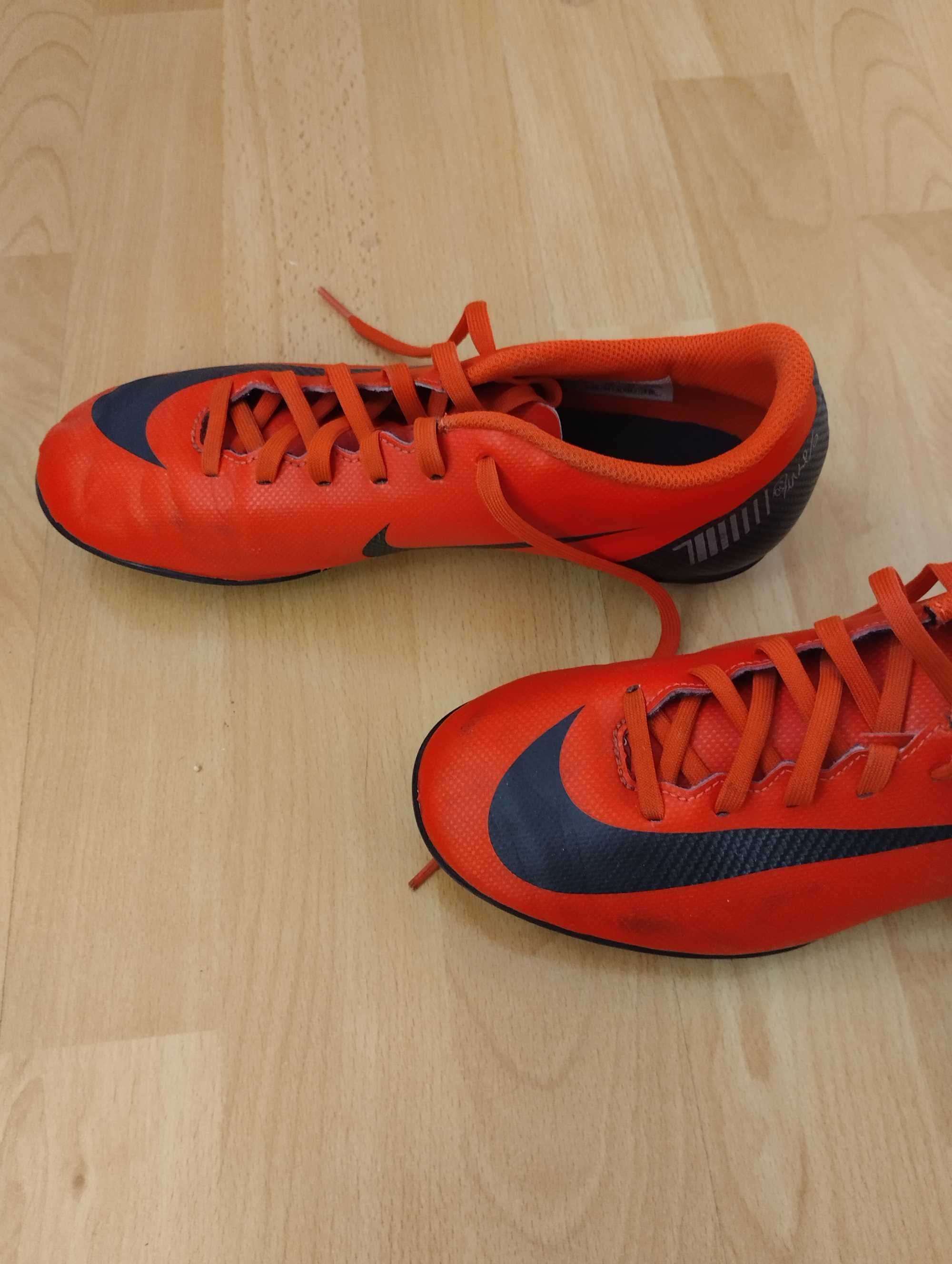 Buty korki rozm 39 NIKE