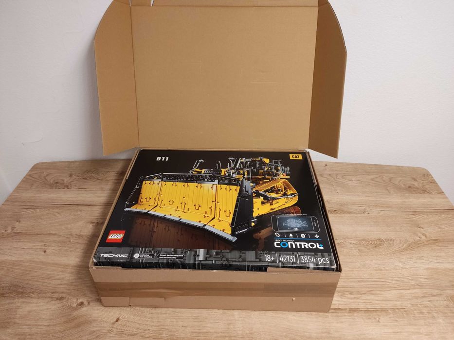 Lego ® Technic ® Sterowany przez aplikację buldożer Cat® D11
