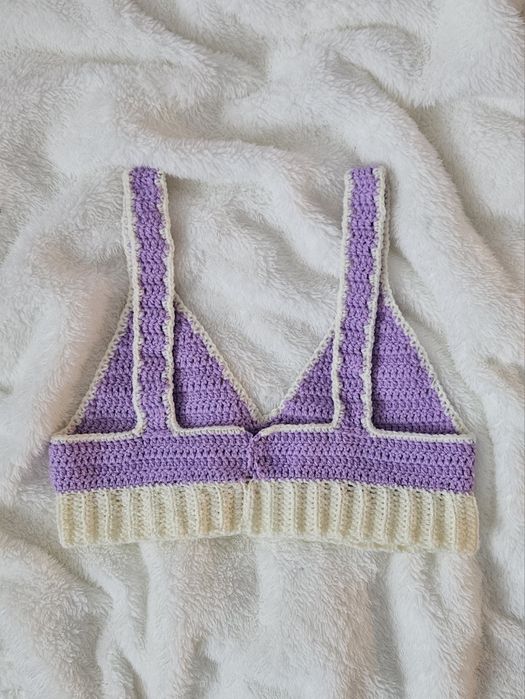 Top bralette szydełkowany