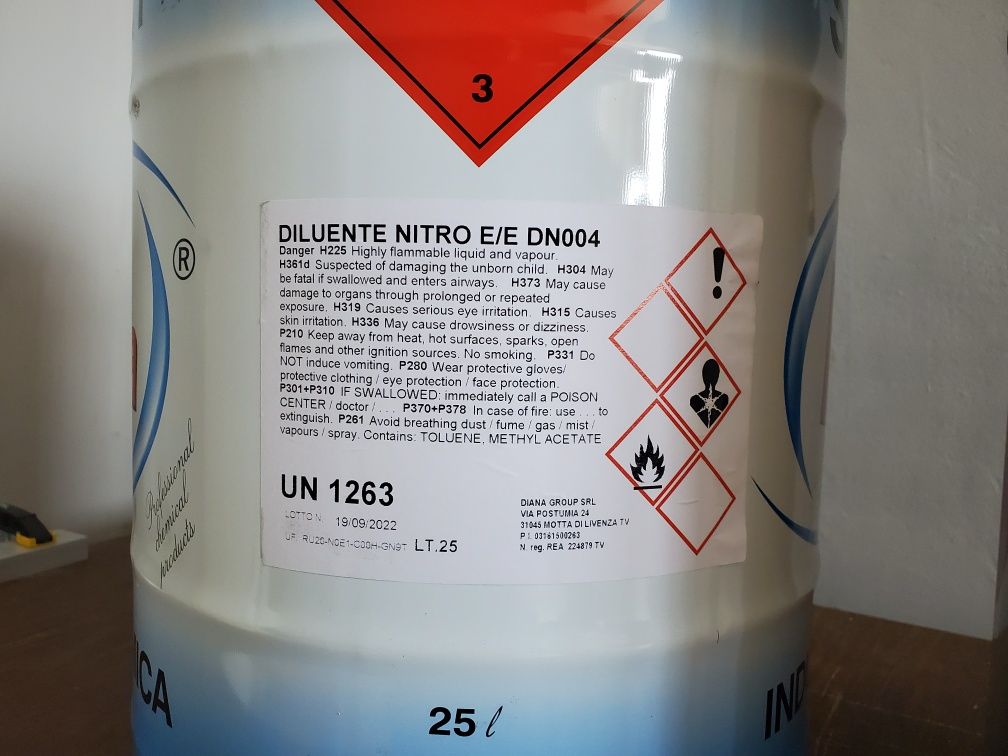 Нітролак (концентрат 25л + розчинник 25л) розбавляється 50/50. Італія.
