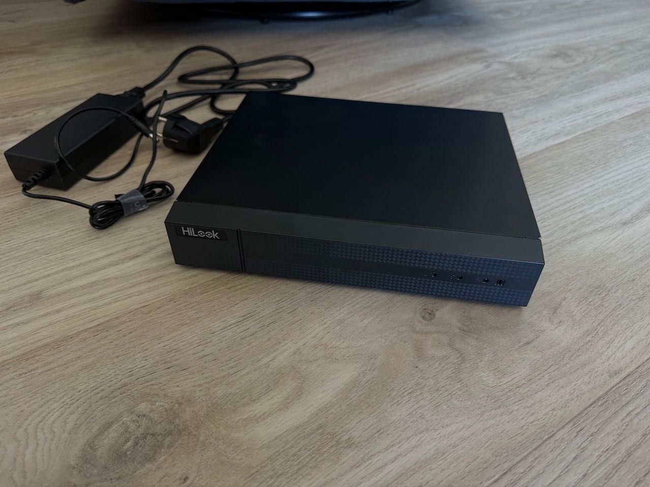 NVR Rejestrator IP PoE HiLook by Hikvision 8x PoE NVR-8CH-4MP/8P