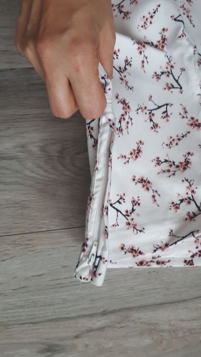 Białe rurki z wysokim stanem XL