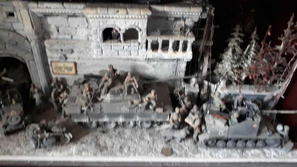 Makieta przedstawia przyjazd  Sepp Dietricha  do Swiedrowska.