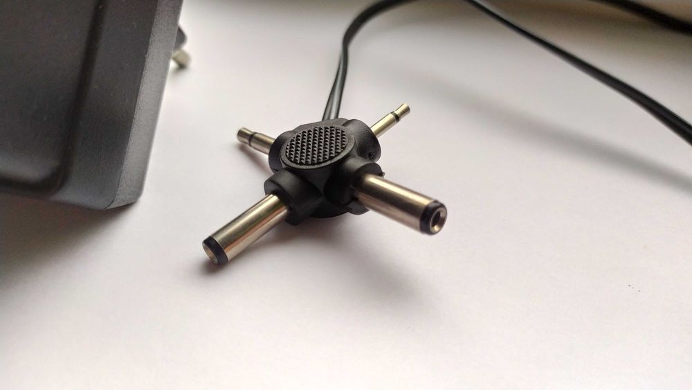 135 гривен Блок питания , Зарядное устройство , Штекер 4 в 1 / Germany