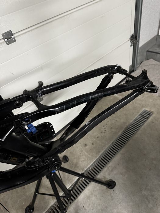 Frameset trek slash 9.8 karbon 2017 M/L 27.5 (remedy,session,fuel ex)
