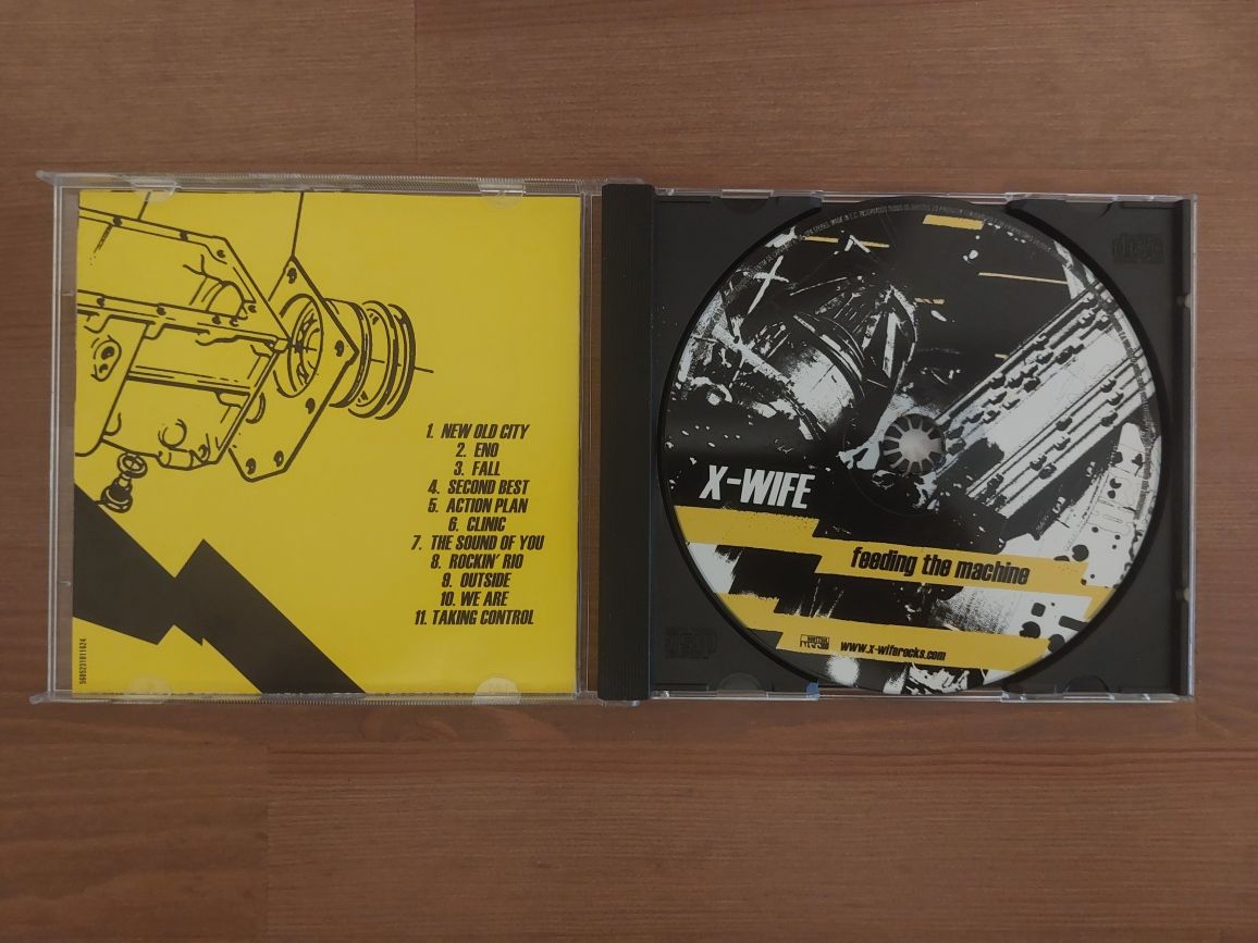 CD " Feeding the Machine " X-Wife (Como Novo)