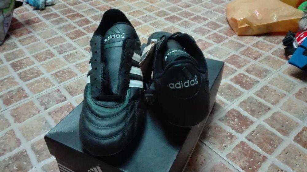 Botas futebol Adidas novas