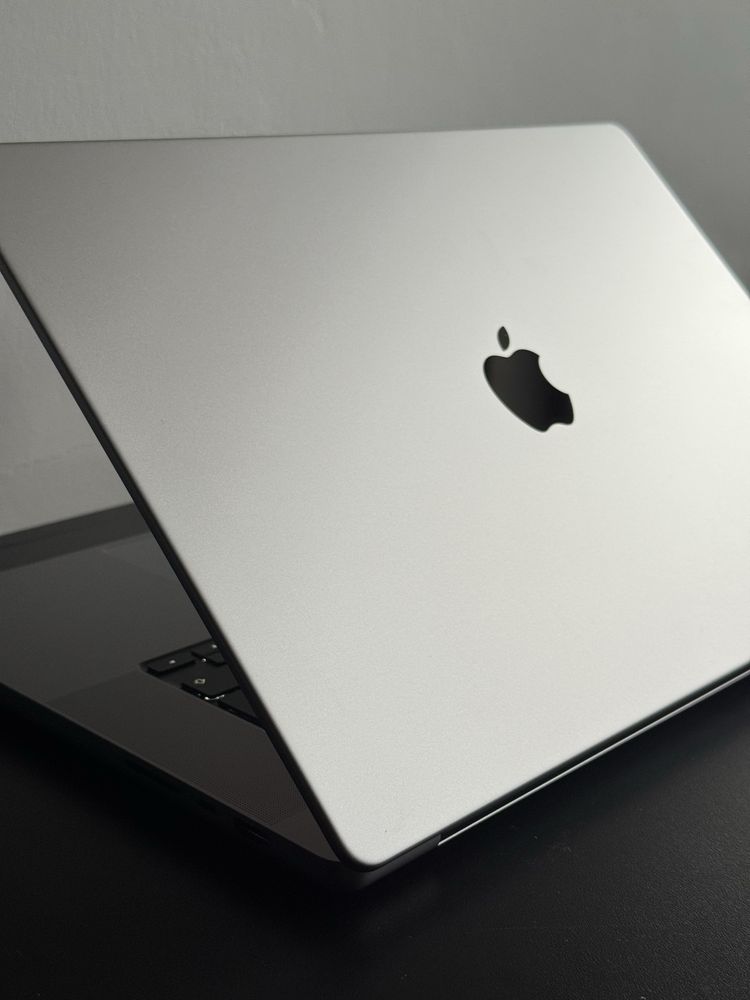 Apple Macbook Pro 16” M2 Pro 12-core CPU 19-core GPU, 16GB RAM, 512GB