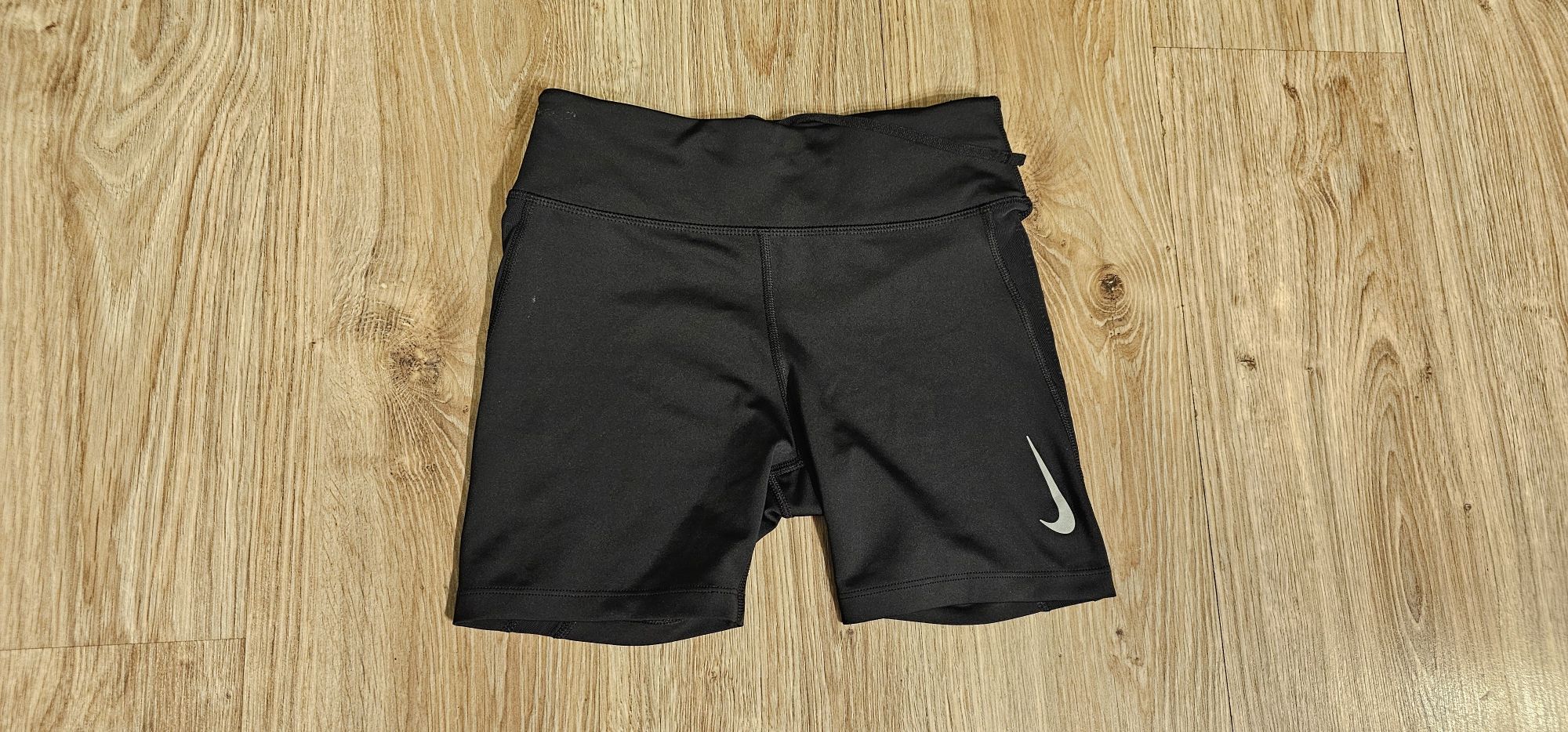 Spodenki rowerowe NIKE rozmiar S wymiary na zdjęciach