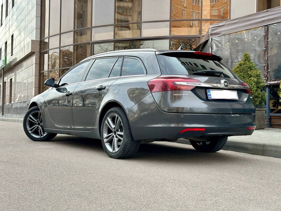 Срочно продам Opel Insignia 2.0 на автомате