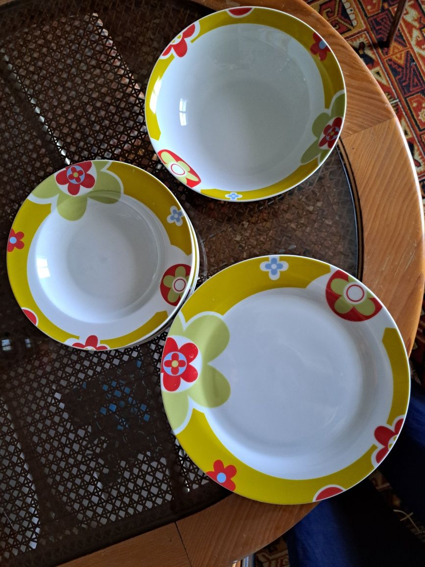 Serviço de mesa incompleto