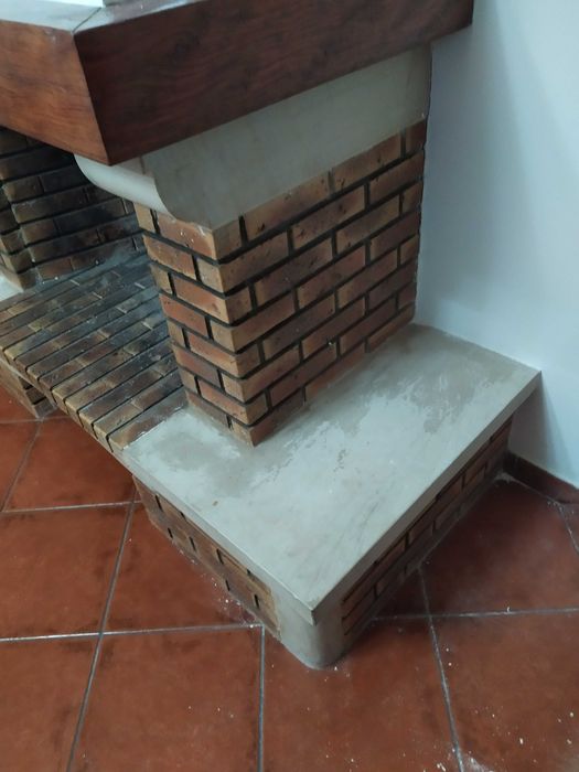 Lareira em muito bom estado pouco usada