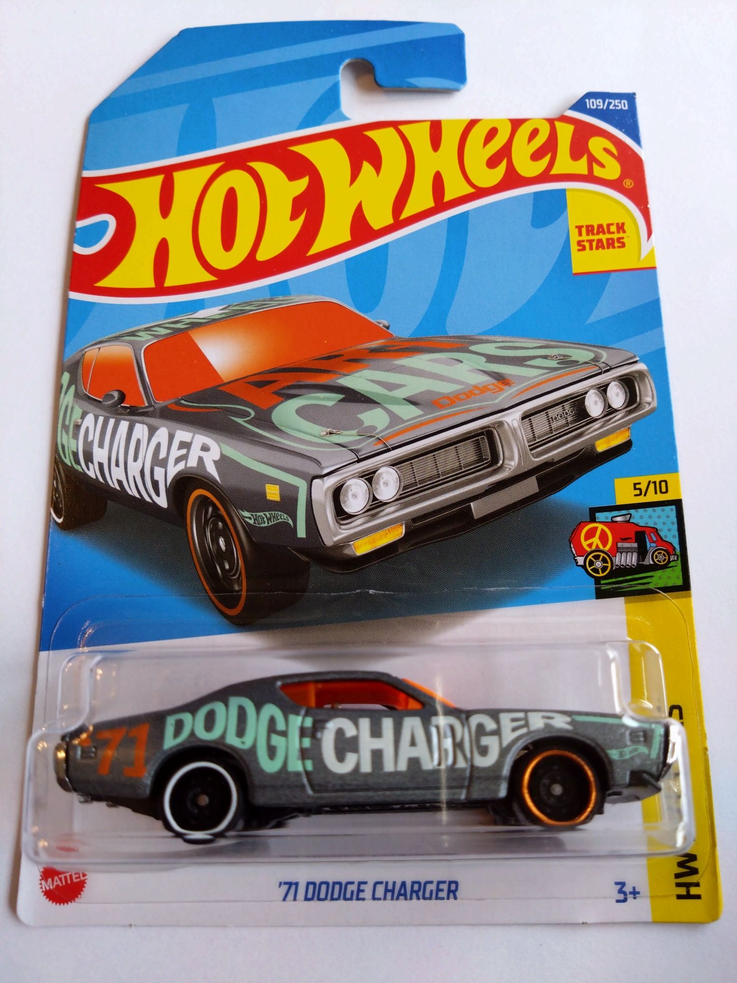 Hot Wheels '71 Dodge Charger Long Card.