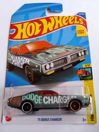 Hot Wheels '71 Dodge Charger Long Card.