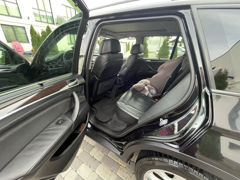 Автомобіль BMW X5