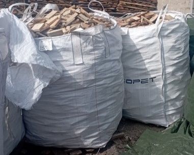 Pocięte drzewo opałowe