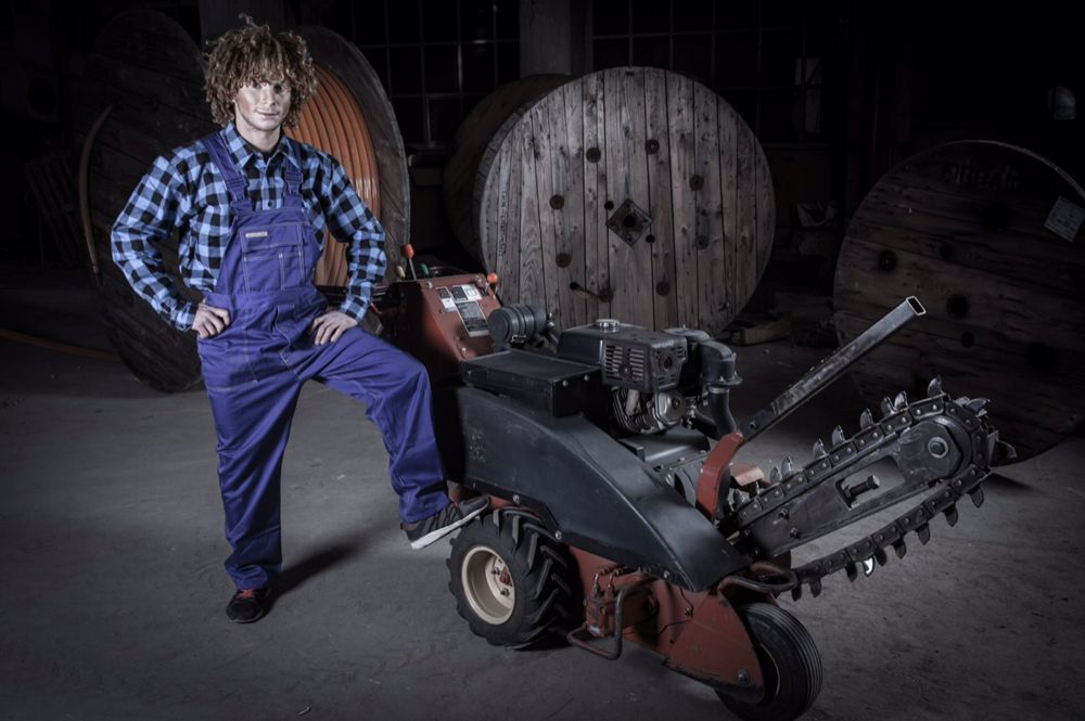 Przeciski pod drogami, przewierty, wbijanie rur stalowych - kret