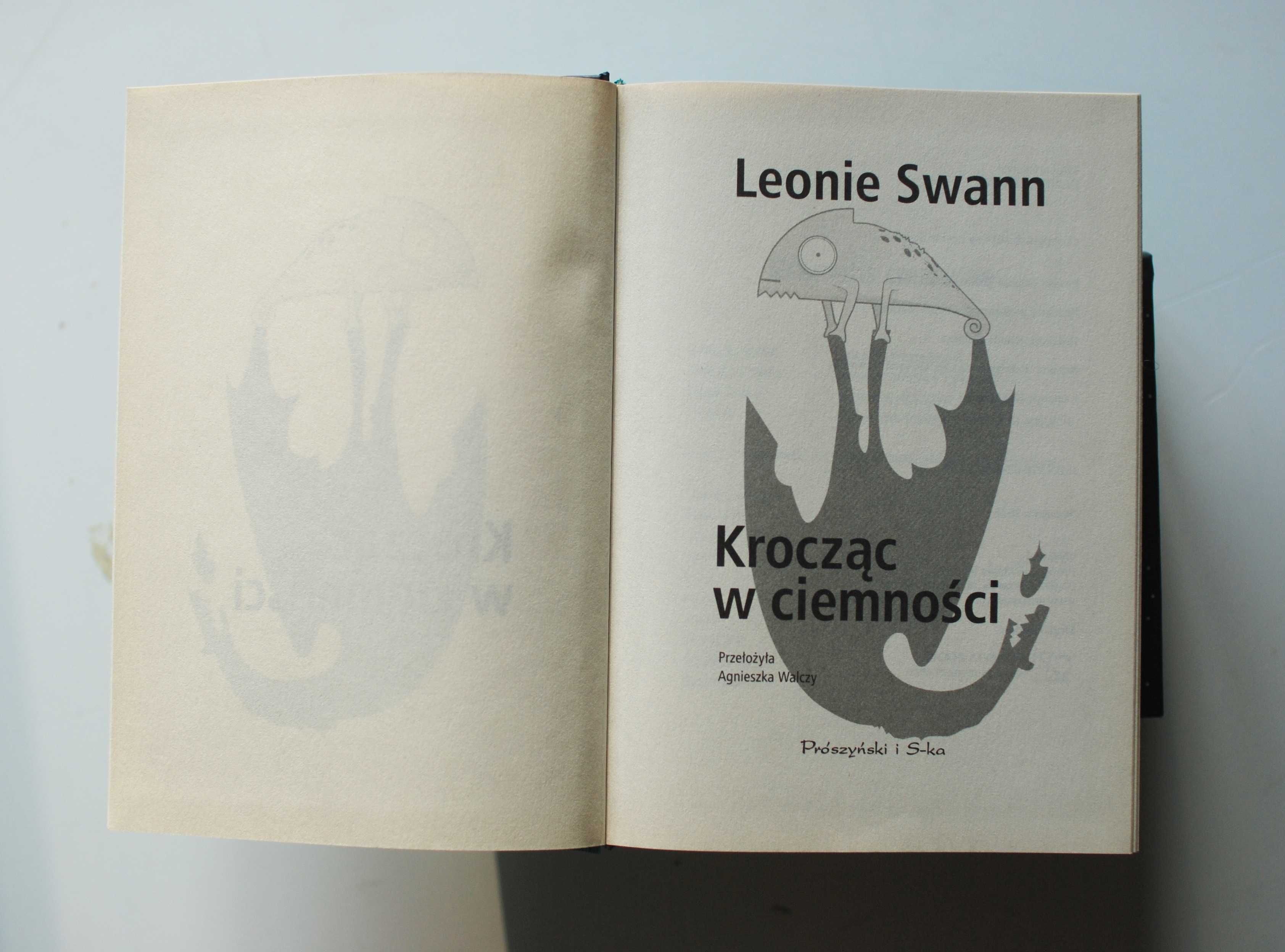 Triumf owiec. Sprawiedliwość owiec. Krocząc w ciemności. Leonie Swann