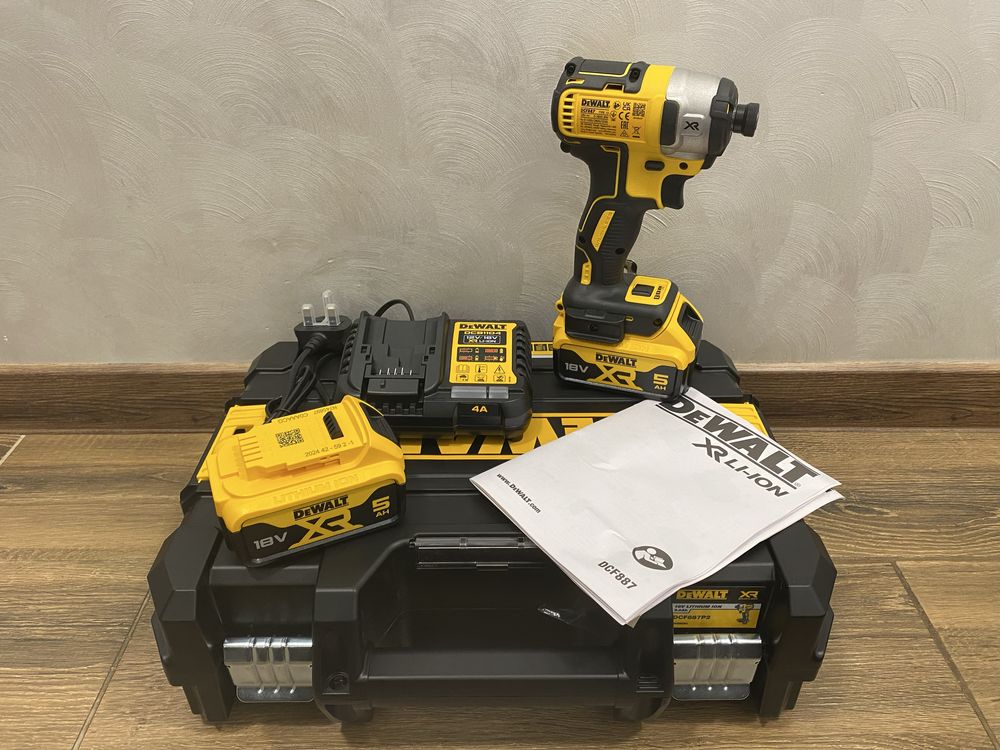 Імпакт DeWalt DCF887