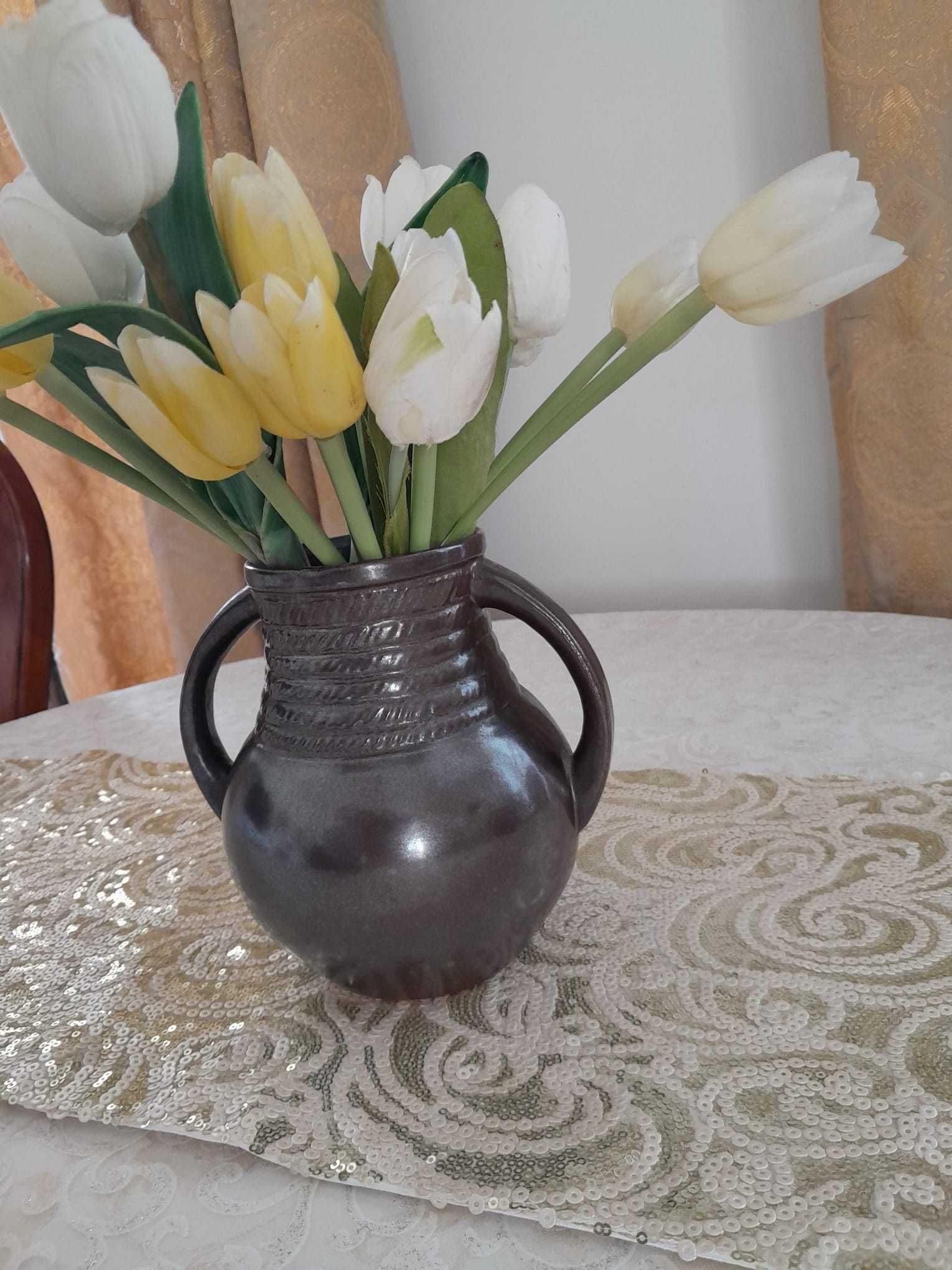 Ceramiczny wazon z czasów PRL